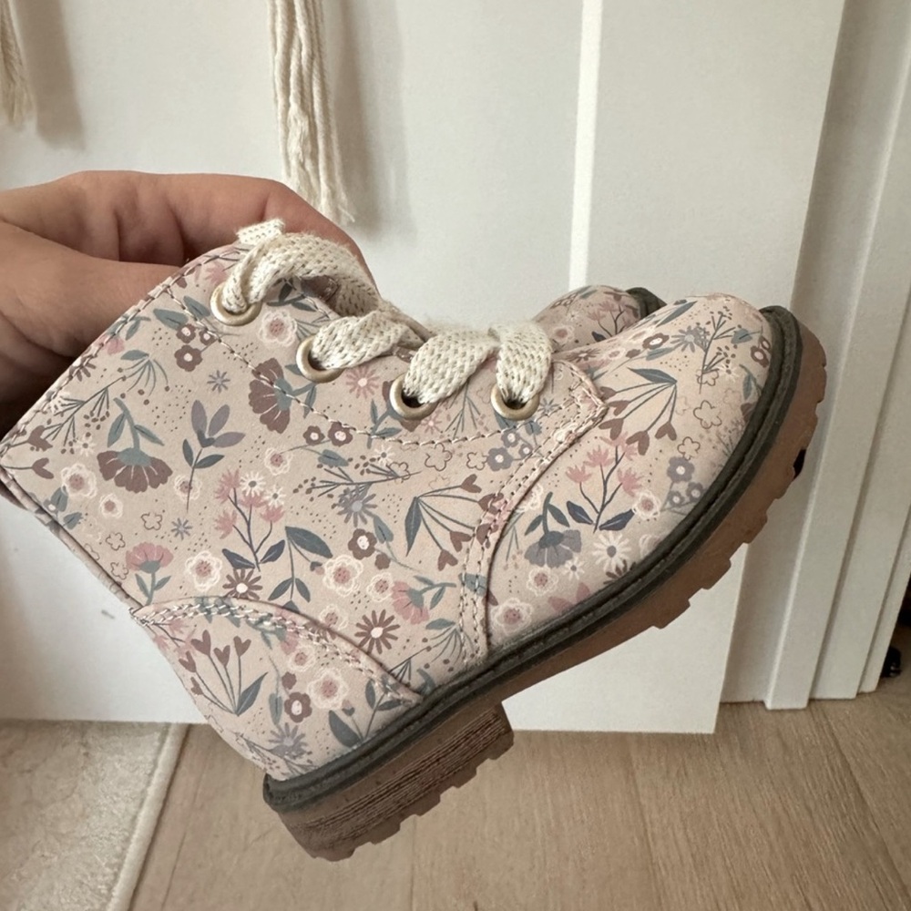 Cat and Jack Giovanna Toddler Girls Ankle Combat
Boots Pink Beige Floral (6M)